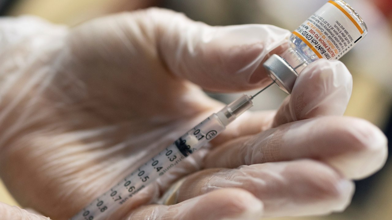 Pfizer: Birkaç yıl aşıların güçlendirici dozlarına ihtiyacımız olacak