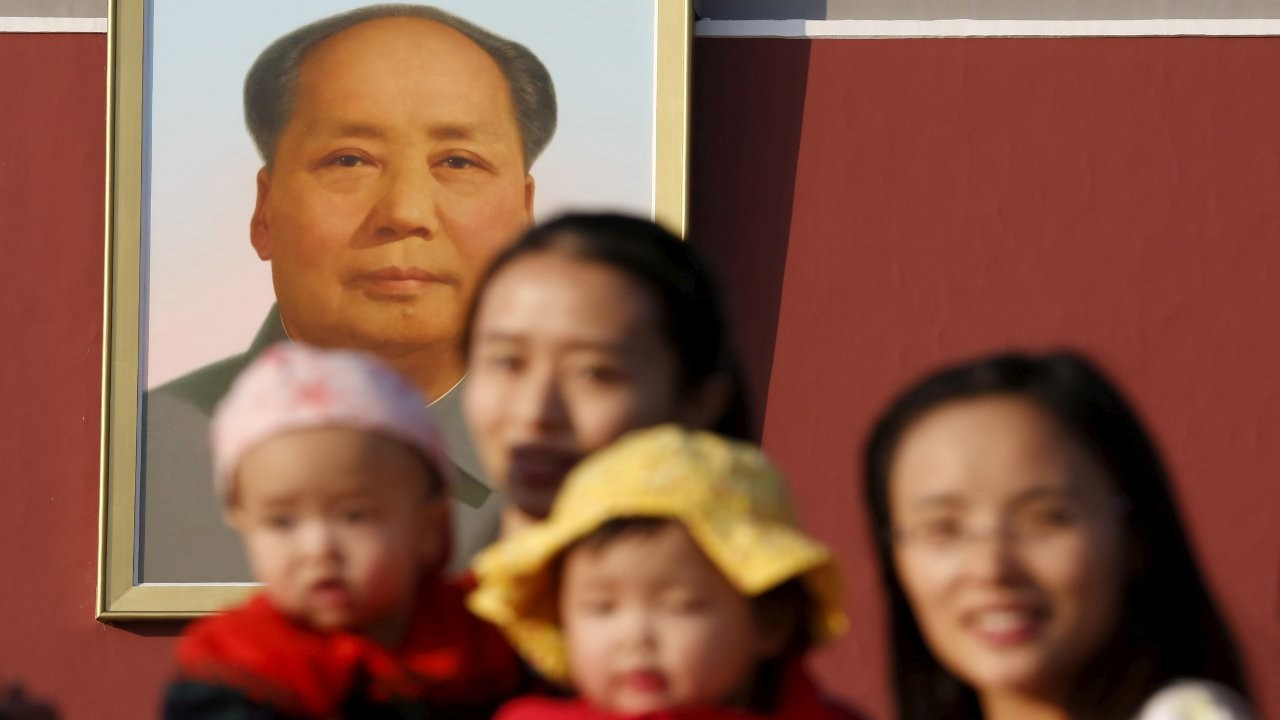 Çin'de Komünist Parti üyelerine üç çocuk 'talimatı' tepki çekti: 'Ne param ne vaktim var!'