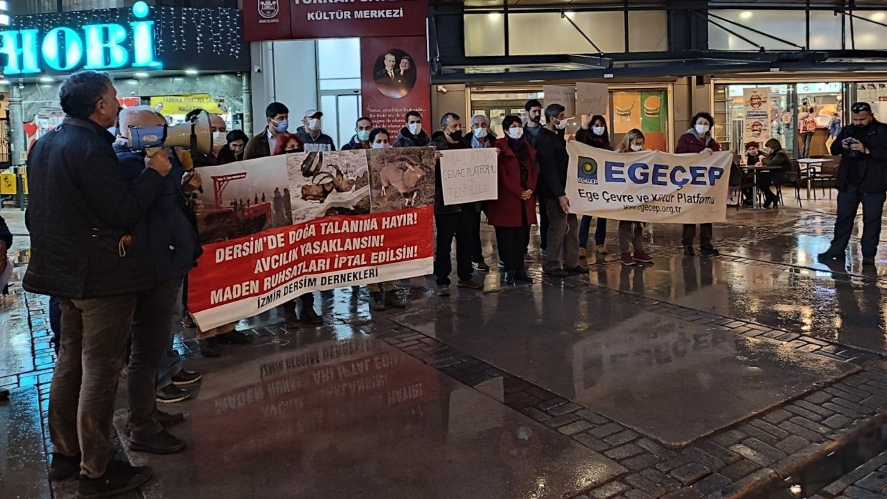 Dersim'deki av faaliyetleri İzmir'de protesto edildi: Ekokırıma dur demeliyiz