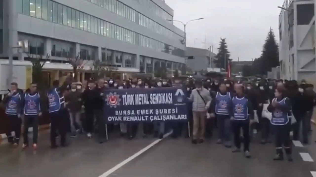 Bursa’da metal işçileri MESS'in yüzde 12 zam teklifine karşı eylem yaptı