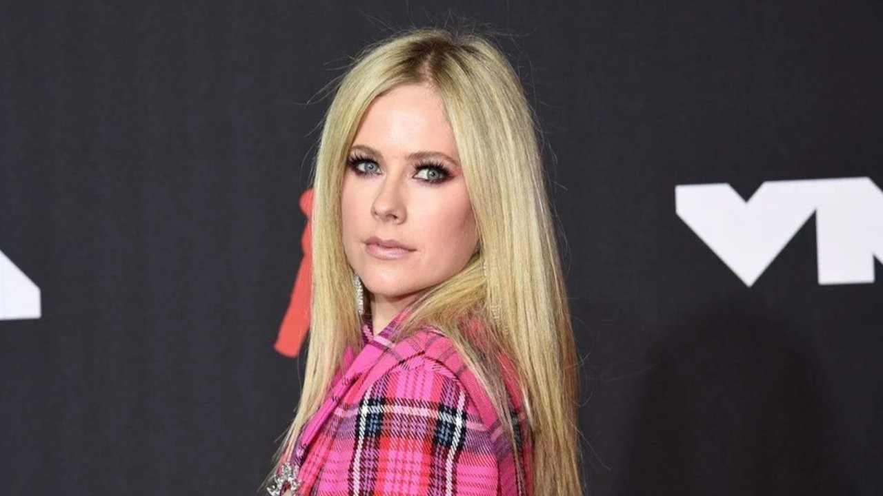 Avril Lavigne duyurdu: Sk8er Boi şarkısının filmi geliyor