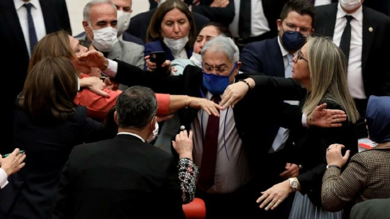 Meclis'te kadın vekiller arasında kavga