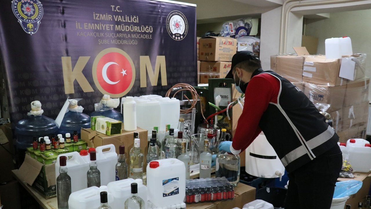 İzmir'de 30 ton sahte içki ele geçirildi