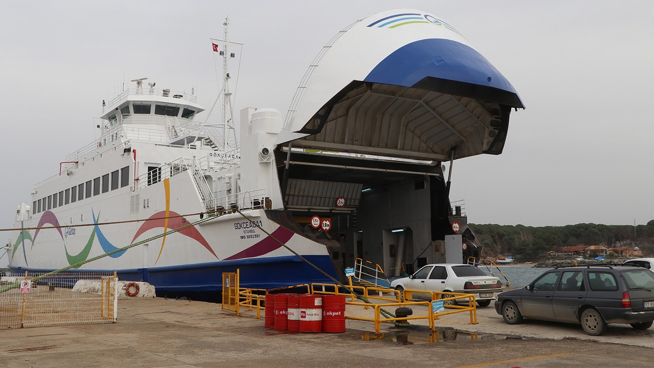 Bozcaada'da feribot seferleri iptal edildi