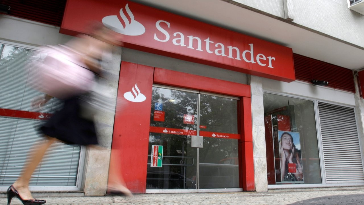 İspanyol banka, müşterilerine yanlışlıkla 130 milyon sterlin dağıttı