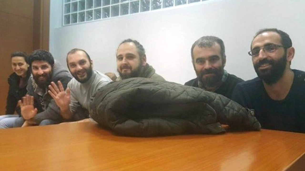 Albayrak'ın yazışmalarını haberleştiren gazetecilere beraat ve ceza