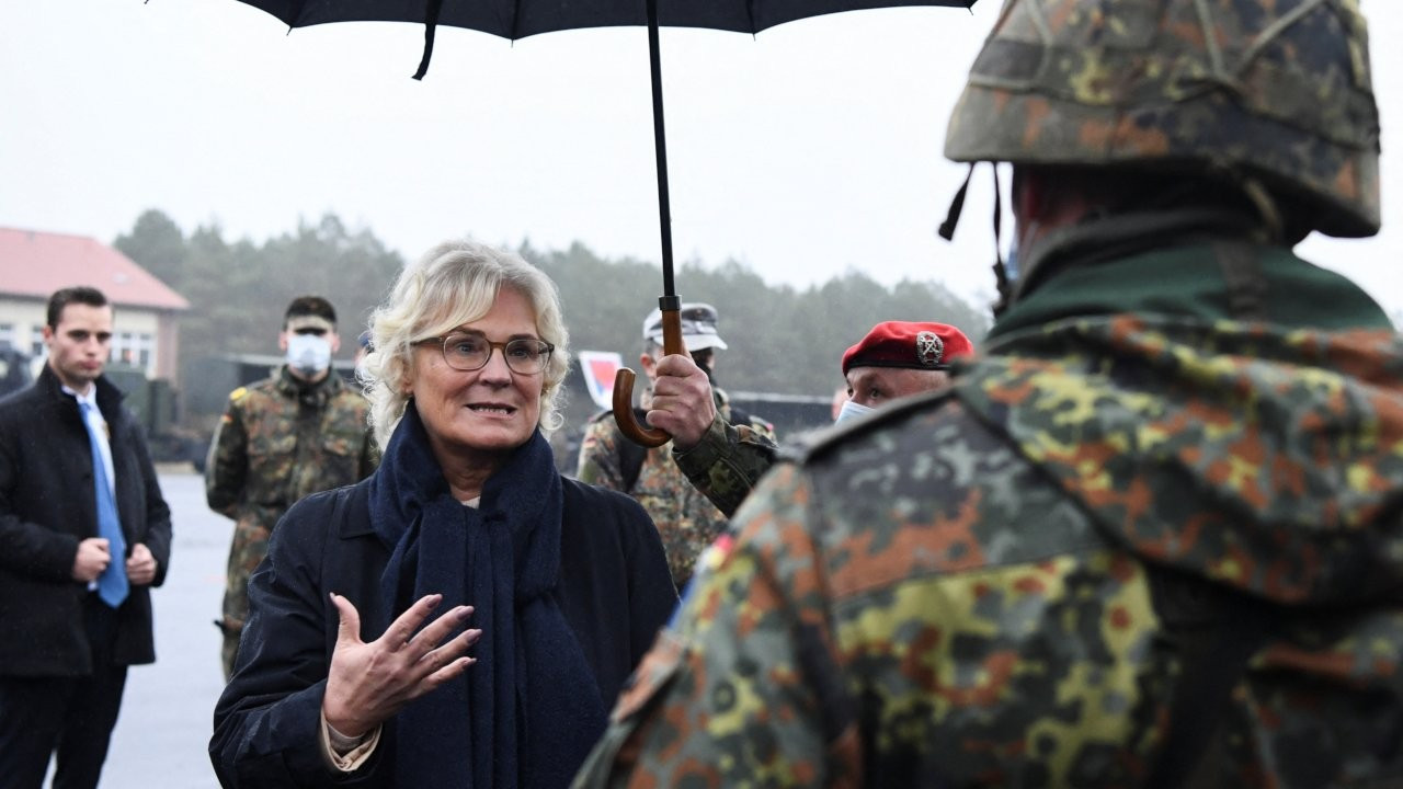 Almanya'da hükümeti tehdit eden asker gözaltına alındı