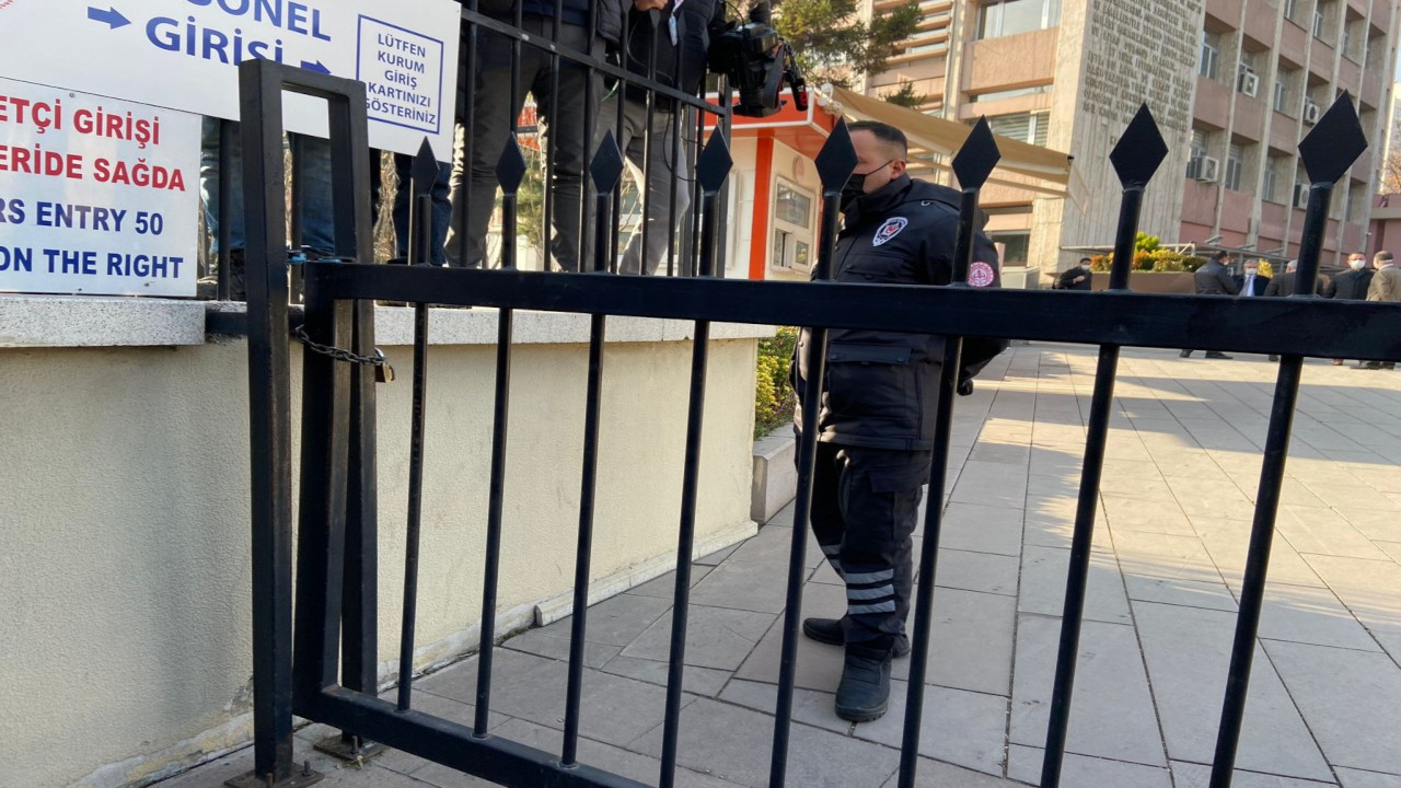 Selvi'nin iddiası: Kapıya kilit vurulmasını Kılıçdaroğlu'nun koruması istedi