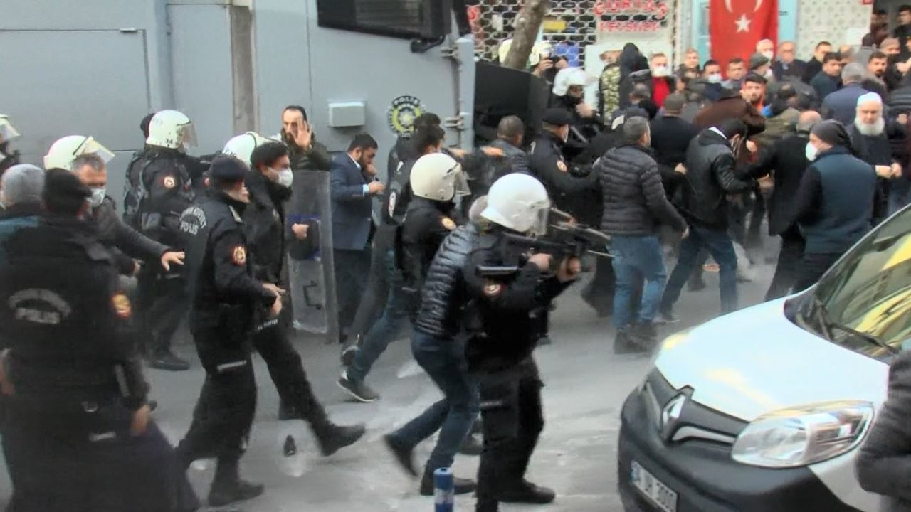 İstanbul'da polisten pazarcılara biber gazı