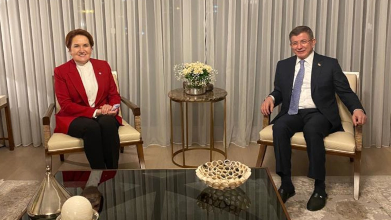 Ankara’da sürpriz buluşma: Akşener Davutoğlu’nu evinde ziyaret etti