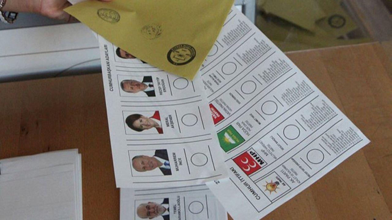 Son seçim anketi: AK Parti 32.8, CHP 27.8 - Sayfa 1