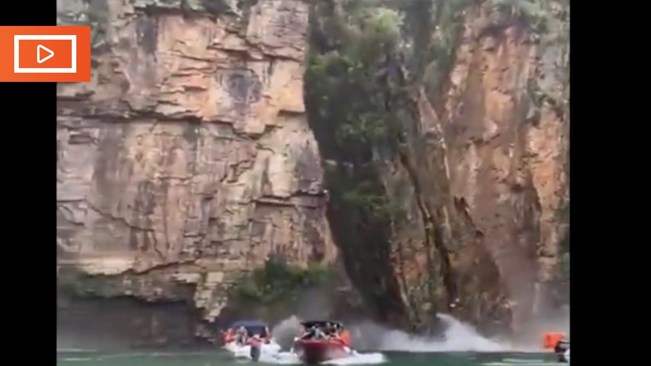 Turist teknesinin üstüne kaya düştü: 10 ölü