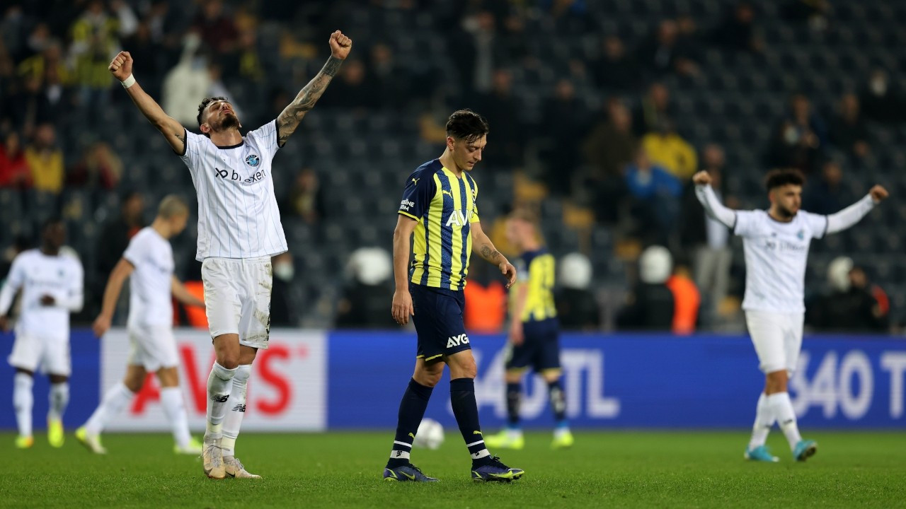 Adana Demirspor, 34 yıl sonra Fenerbahçe'yi deplasmanda yendi: 2-1