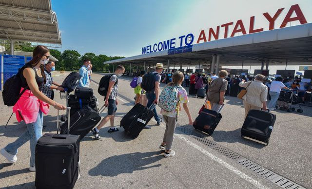 Antalya 2022'ye hızlı girdi: 2021'deki turist sayısı ikiye katlandı - Sayfa 1