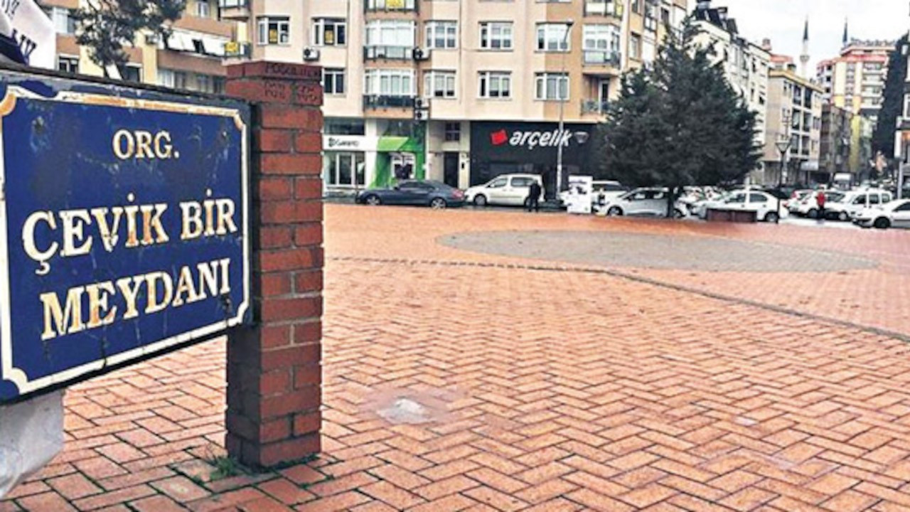 İzmir'deki Çevik Bir Meydanı, 'Demokrasi Meydanı' oluyor