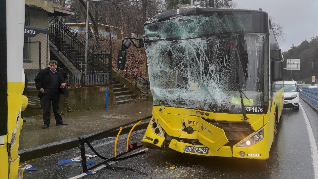 Sarıyer'de İETT otobüsleri çarpıştı: 3 yaralı