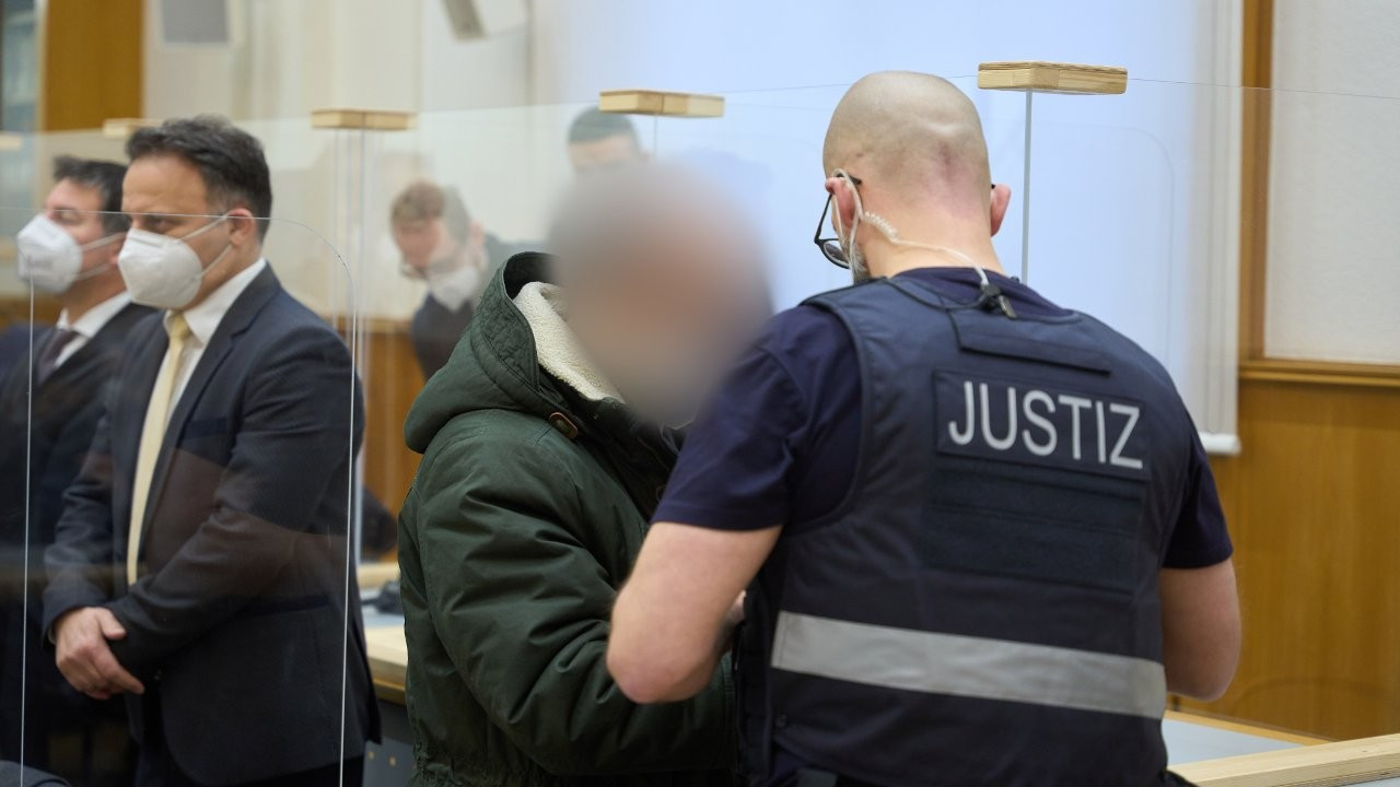 Suriyeli eski istihbaratçıya Almanya'da işkenceden müebbet hapis