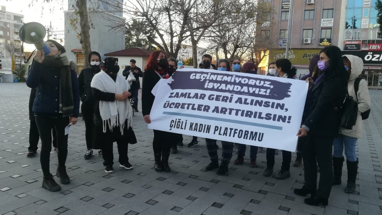 İzmir'de kadınlar zamları protesto etti