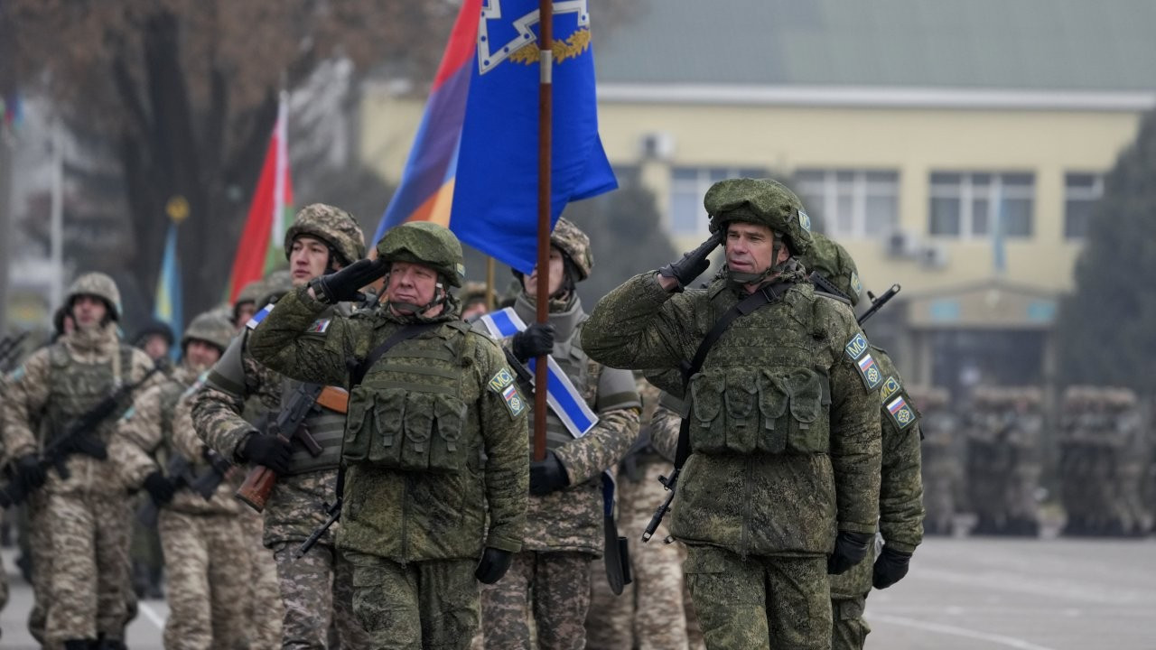 KGAÖ askerleri Kazakistan'dan çekilmeye başladı