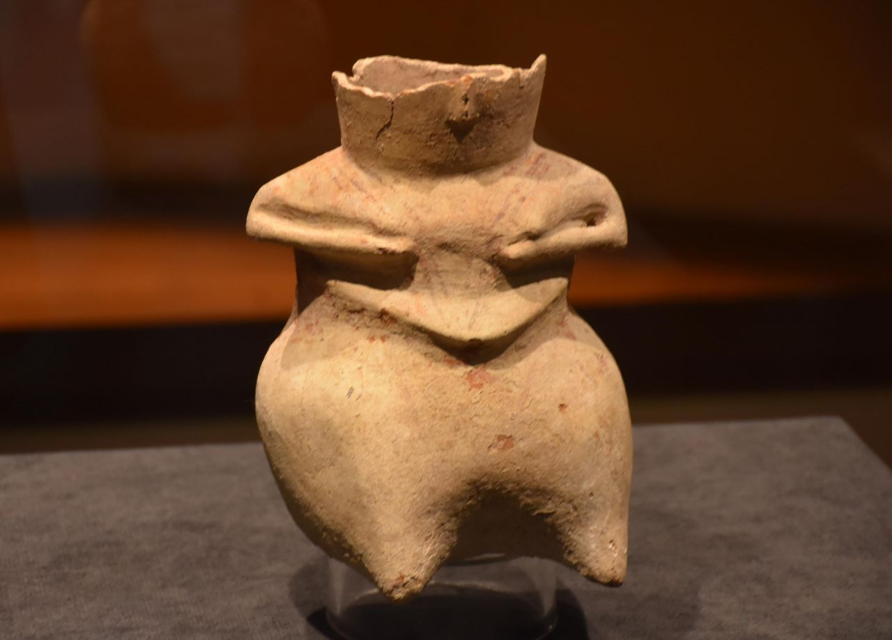 8 bin 200 yıllık kadın figürlü pişmiş toprak kap, İzmir Arkeoloji Müzesi'nde sergileniyor - Sayfa 4