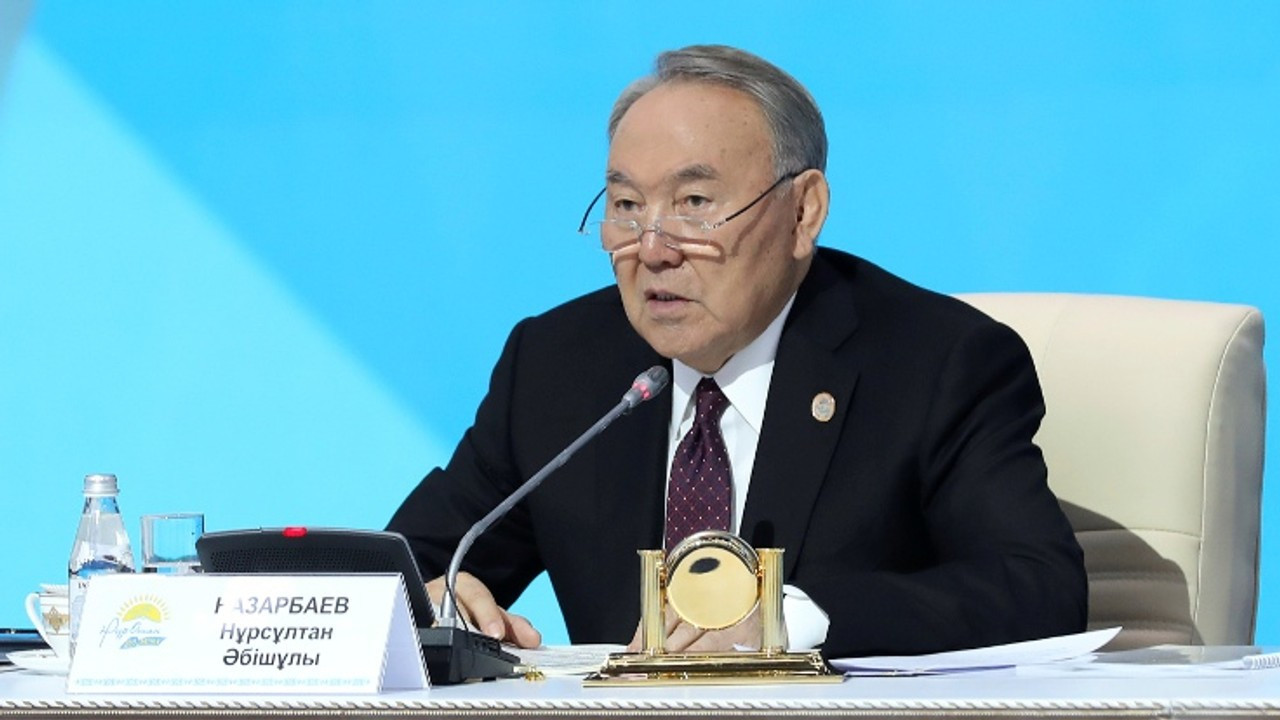 Nursultan Nazarbayev’in damatları görevlerinden istifa etti