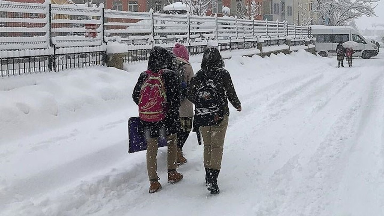 Üç ilde kar nedeniyle okullar yarın tatil edildi
