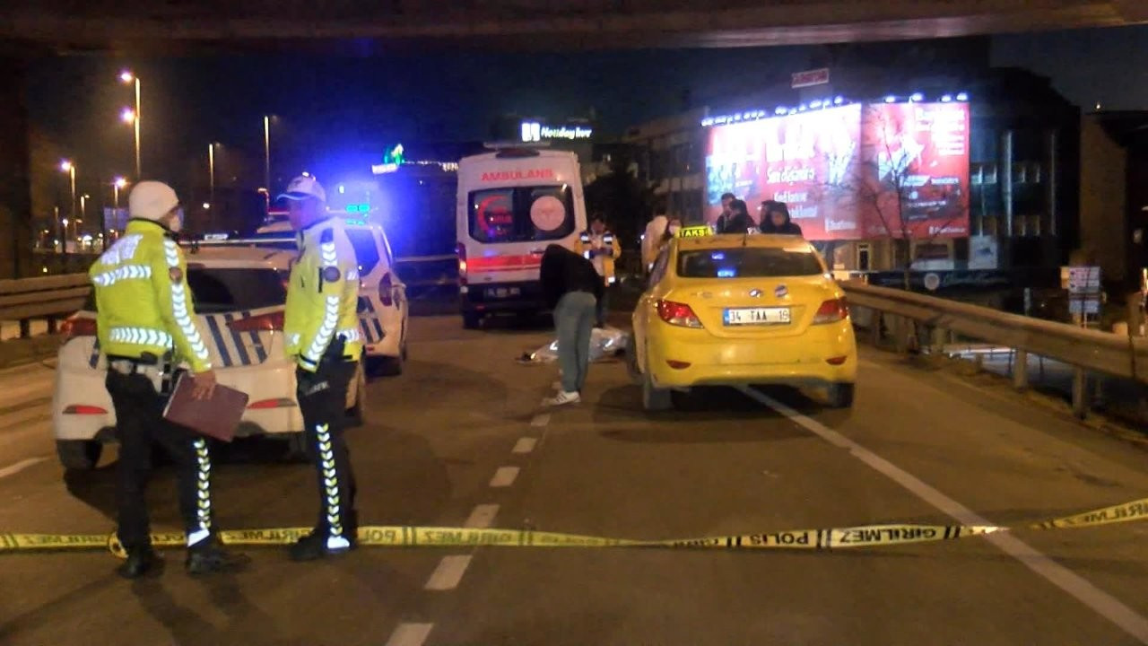 Kadıköy'de otomobilin çarptığı yaya öldü, sürücü kaçtı