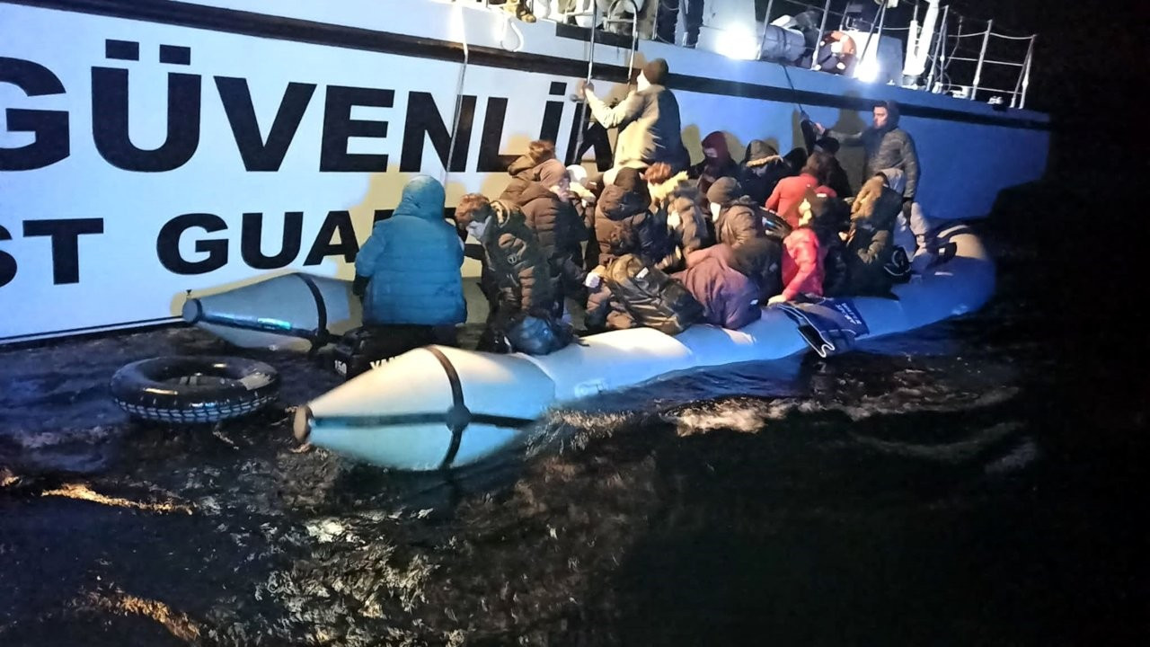 Marmaris açıklarında 25 mülteci kurtarıldı