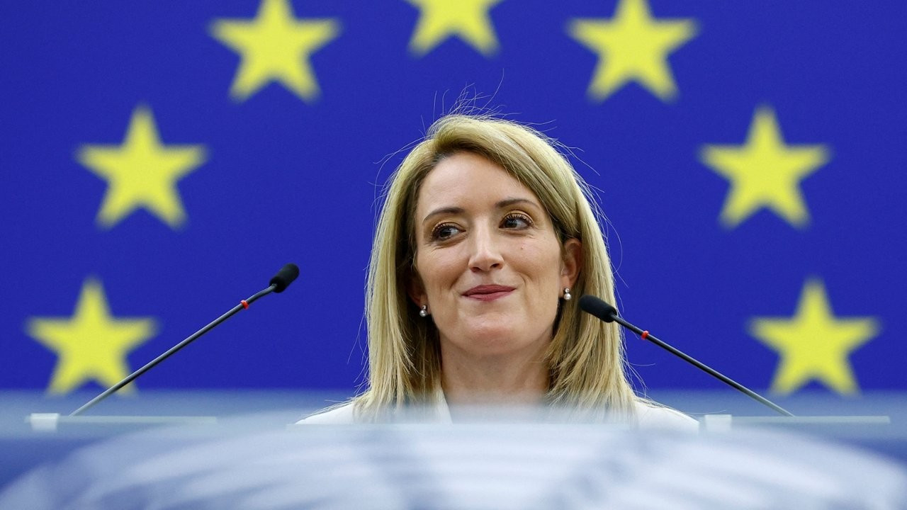 Avrupa Parlamentosu'na kürtaj karşıtı kadın başkan seçildi