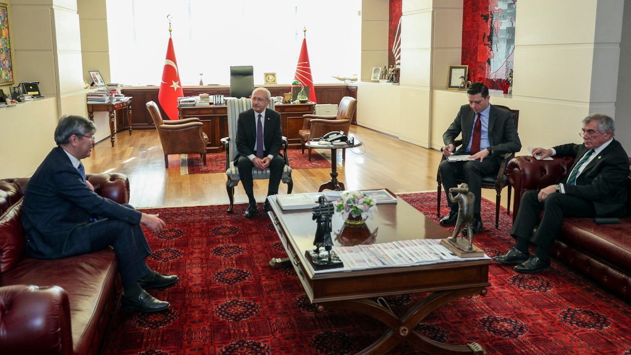 Kılıçdaroğlu Kazakistan'ın Türkiye Büyükelçisi ile görüştü