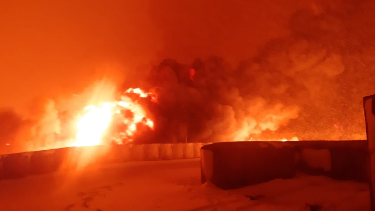 Valilik: Petrol boru hattındaki patlama sebebi direk devrilmesi