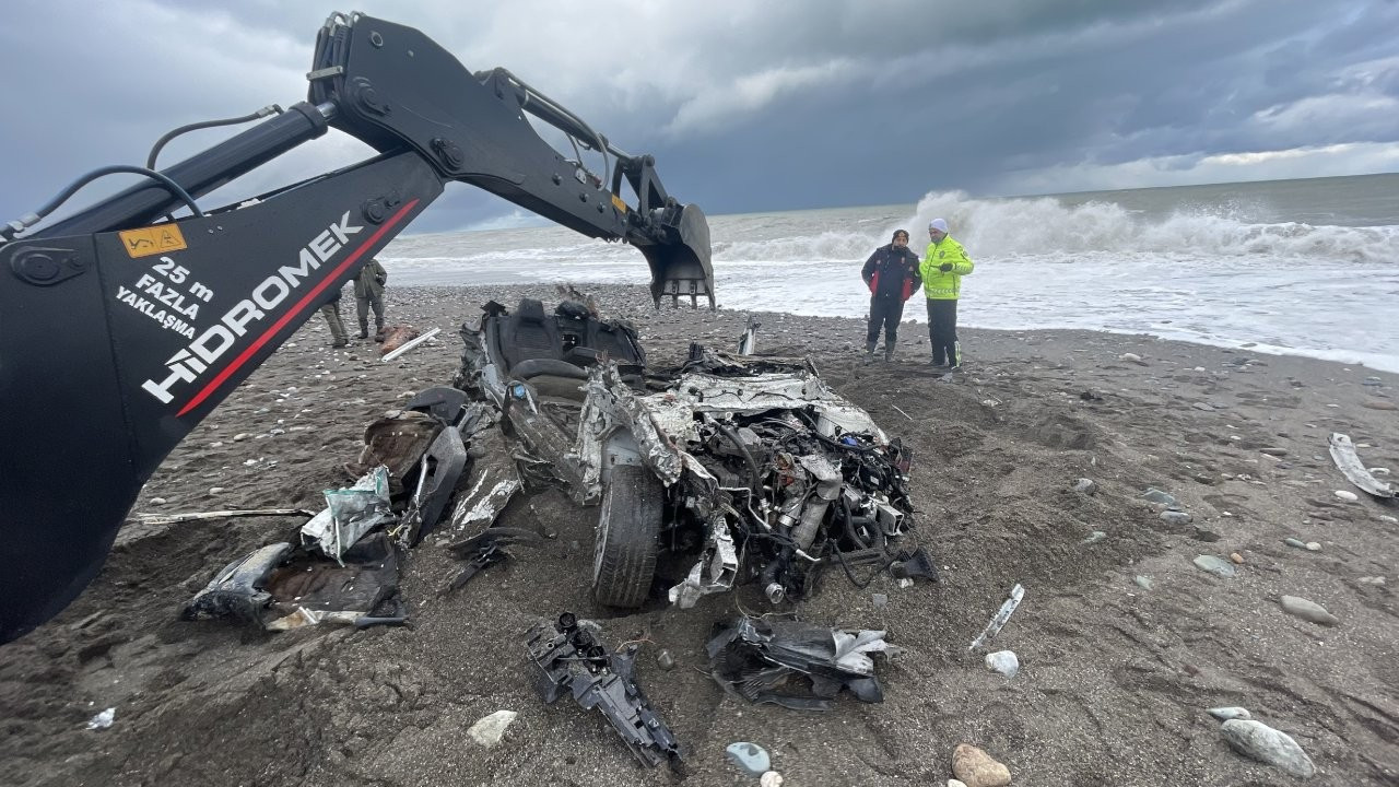 Bozkurt'taki selde kaybolan otomobil 5 ay sonra sahile vurdu