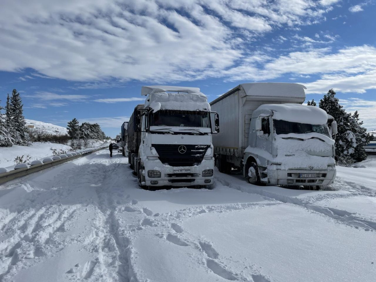 Antep'te yüzlerce araç yardım bekliyor: Karda esaretin fotoğrafları - Sayfa 3