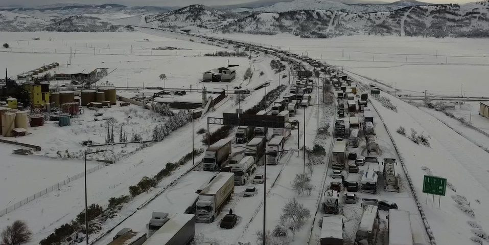 Antep'te yüzlerce araç yardım bekliyor: Karda esaretin fotoğrafları - Sayfa 4