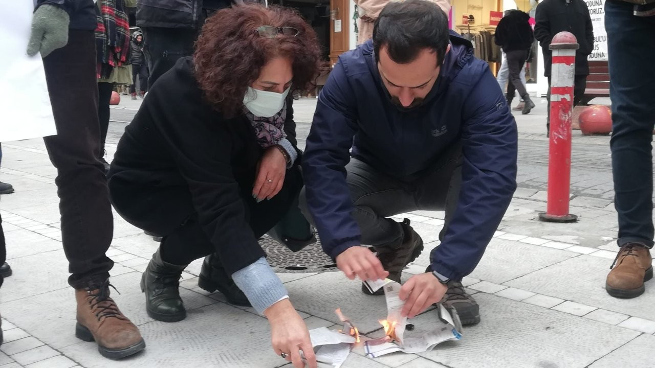 Kadıköy’de zam protestosu: Faturayı yaktık geri dönüş yok