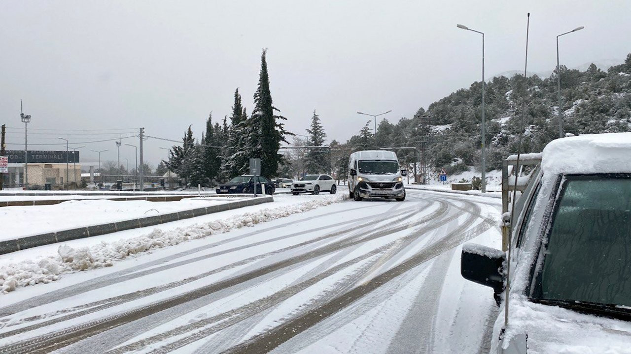 Antalya-Konya yolu ulaşıma kapandı
