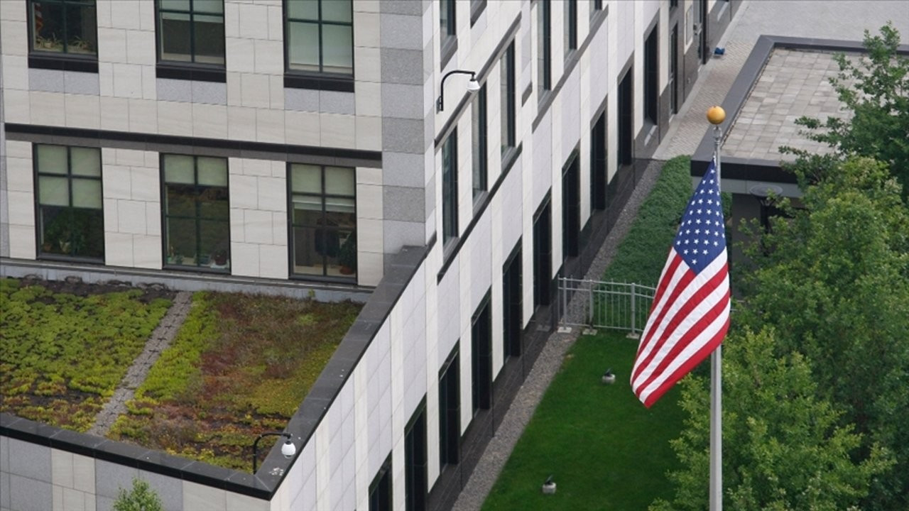 ABD ve İngiltere Kiev'deki elçilik personelinin ailelerini geri çağırdı