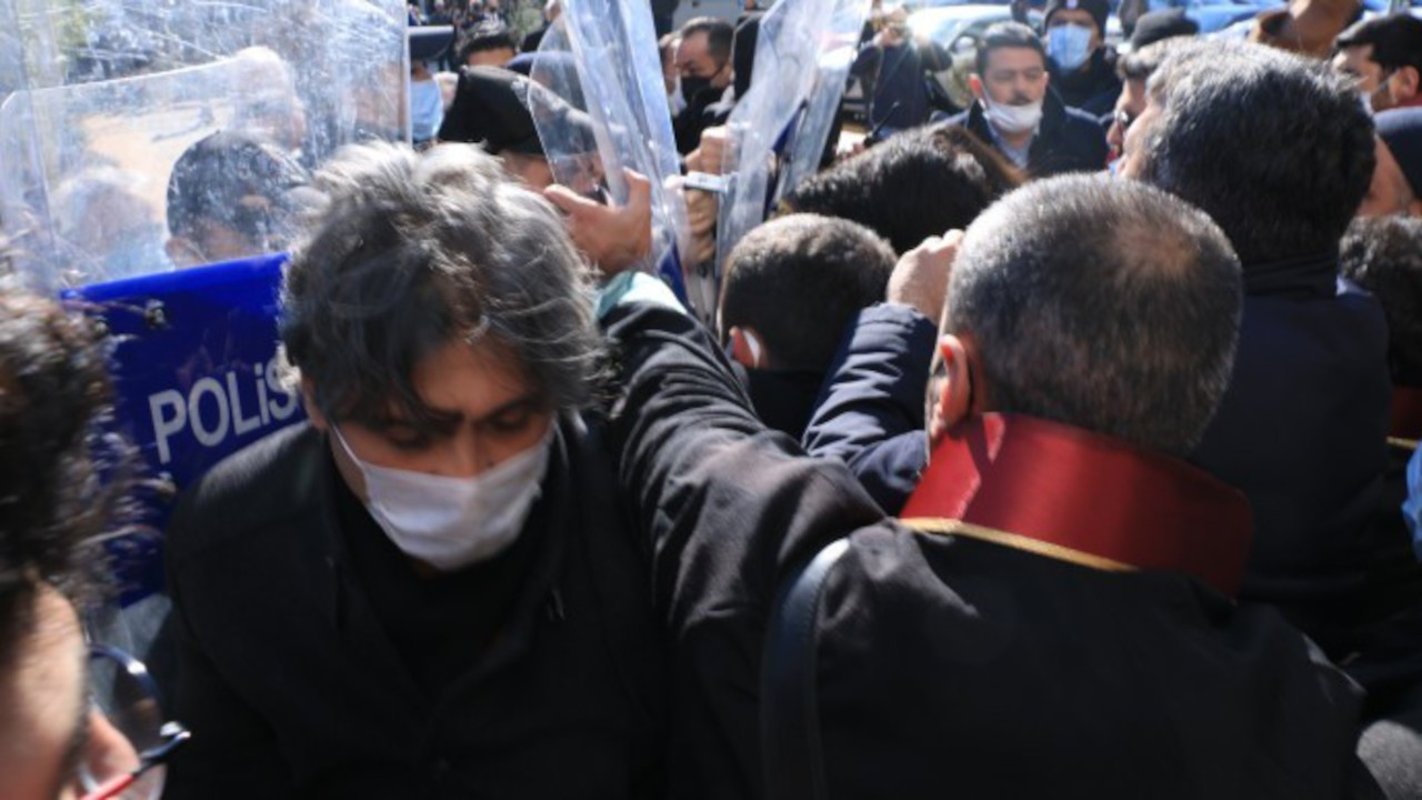 'Tehlike Altındaki Avukatlar Günü'nde avukatlara polis şiddeti