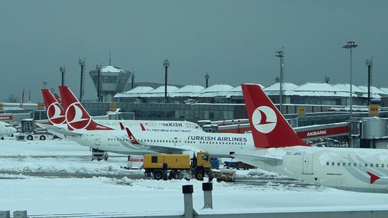 THY'nin İstanbul Havalimanı uçuşları gece 00.00'a kadar durduruldu