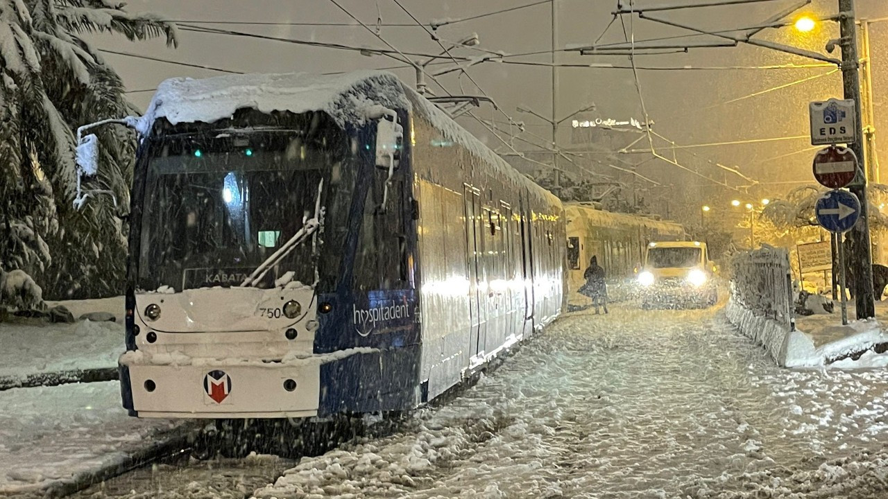 İstanbul'da Kabataş tramvayı durdu, Marmaray sabaha kadar çalışacak