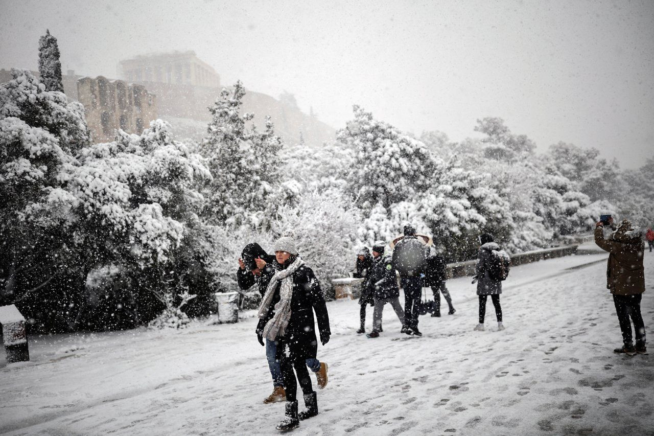 Yunanistan'da yüzlerce kişinin karda mahsur kaldığı yolun işletmecisine soruşturma - Sayfa 4