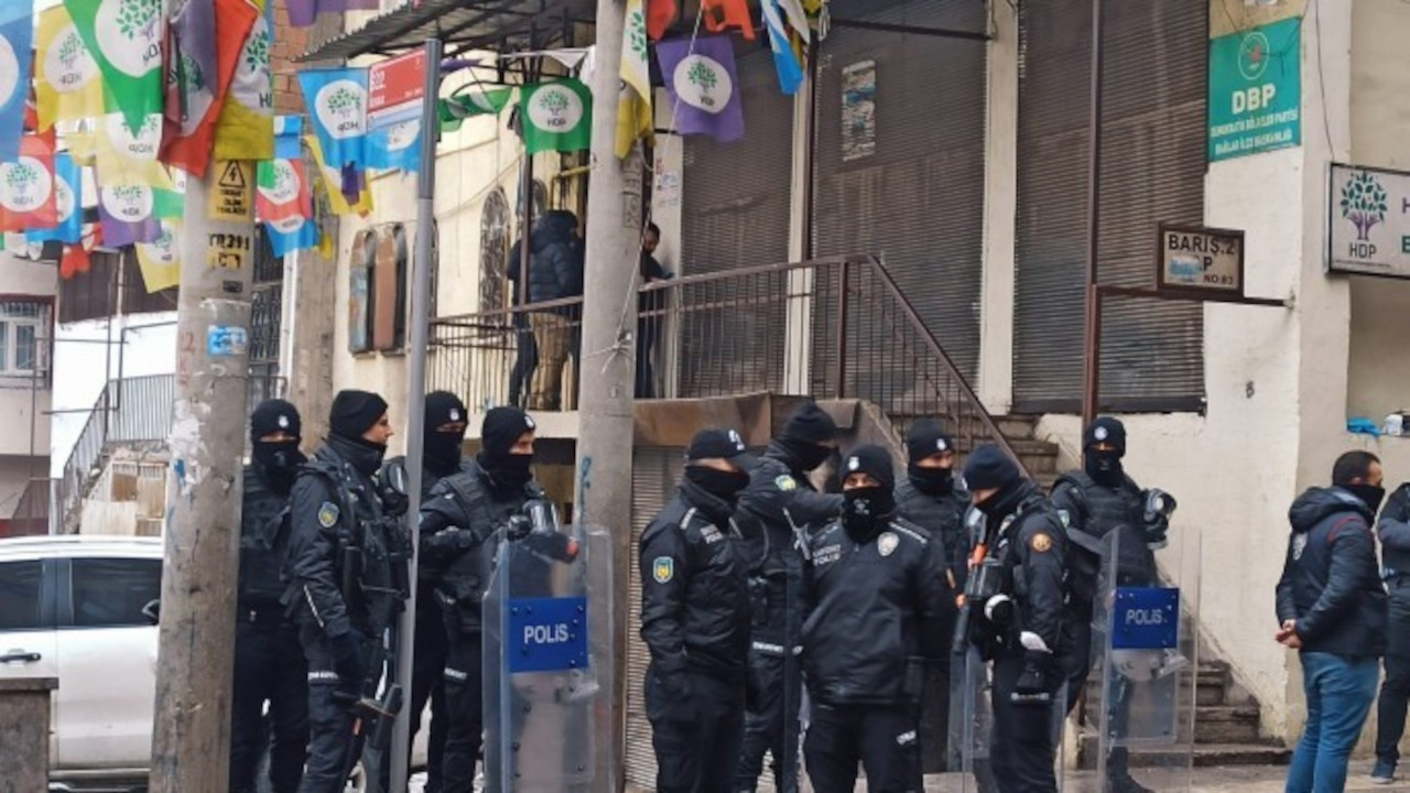 DBP Diyarbakır il binasına polis baskını