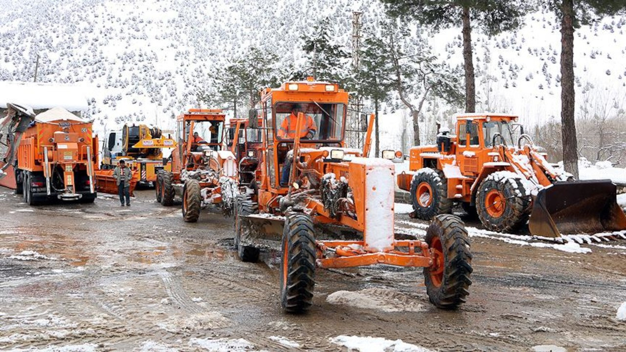 CHP'li Gürer: Karda çalışan 14 bin 700 karayolları işçisi kadro bekliyor