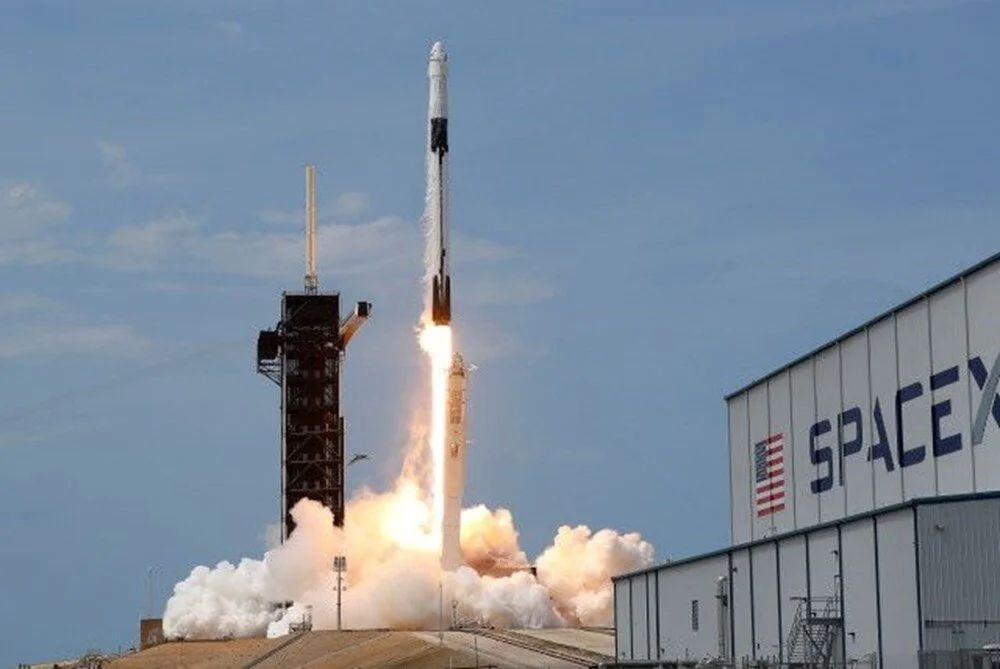 SpaceX roketi kontrolden çıktı: Mart başında Ay'a çarpabilir - Sayfa 1