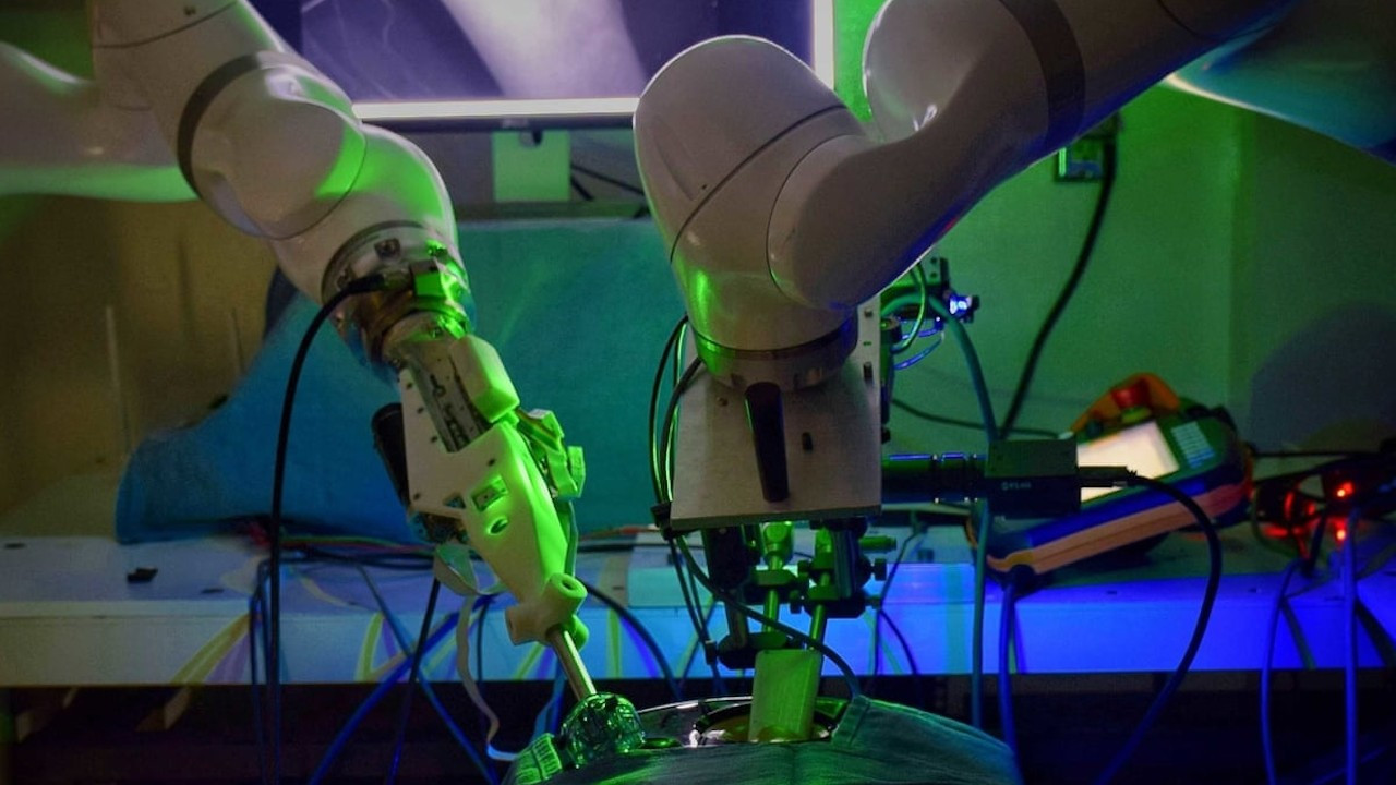 ABD'de bir ilk: Robot cerrah, insan yardımı olmadan ameliyat yaptı
