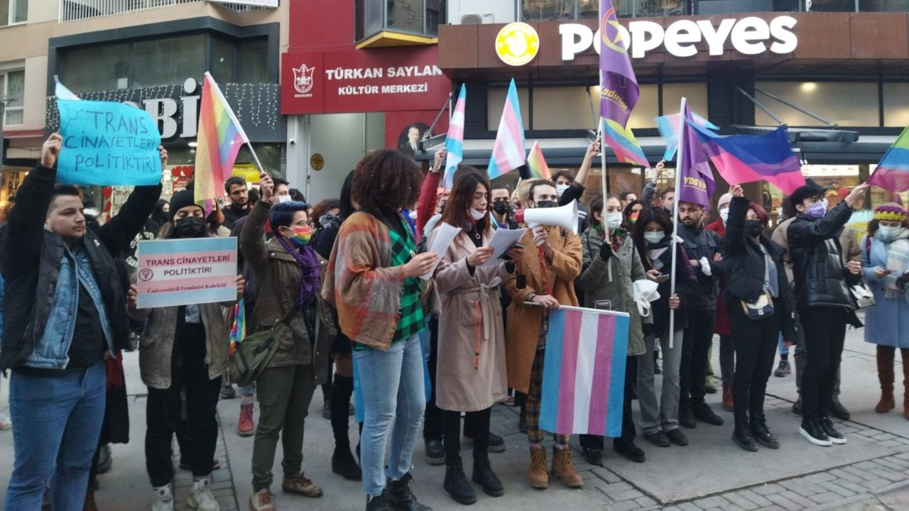 İzmir'de translara yönelik saldırılar protesto edildi