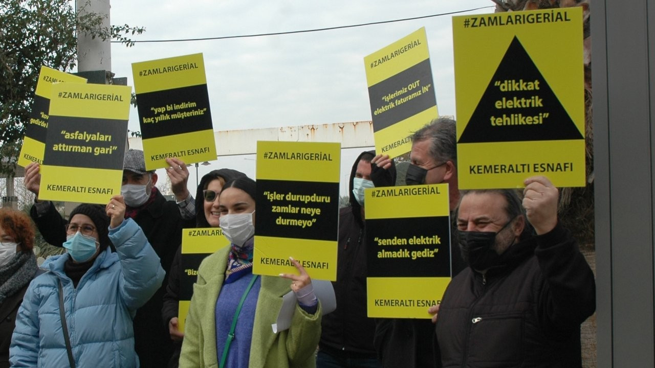 İzmir'de esnaf elektrik zammını protesto etti