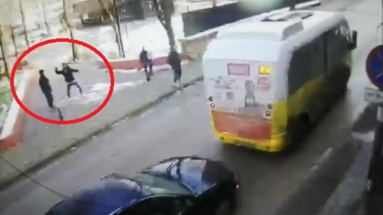 Kar topu kavgasında minibüs şoförü bıçaklandı