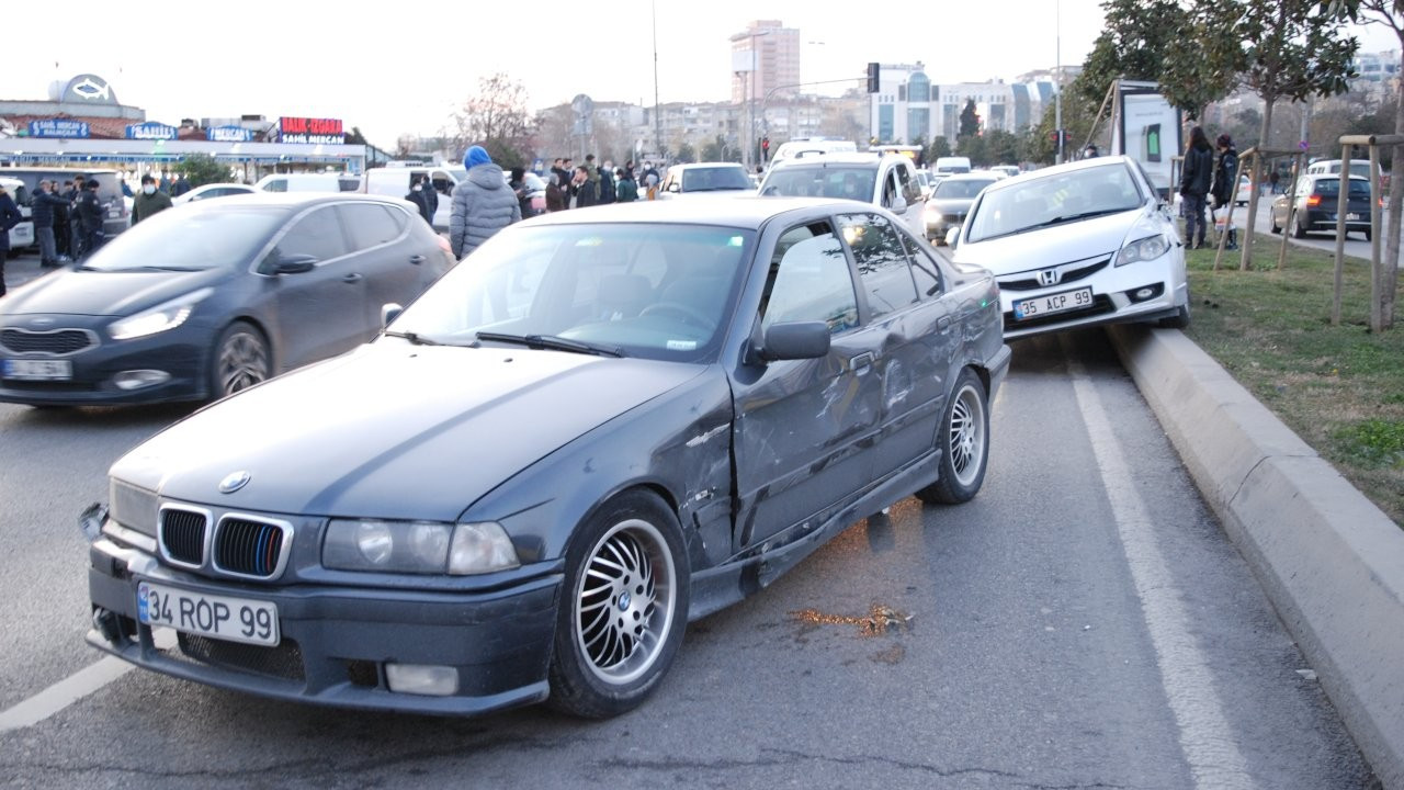 Kartal'da zincirleme trafik kazası: 1 kişi yaralandı