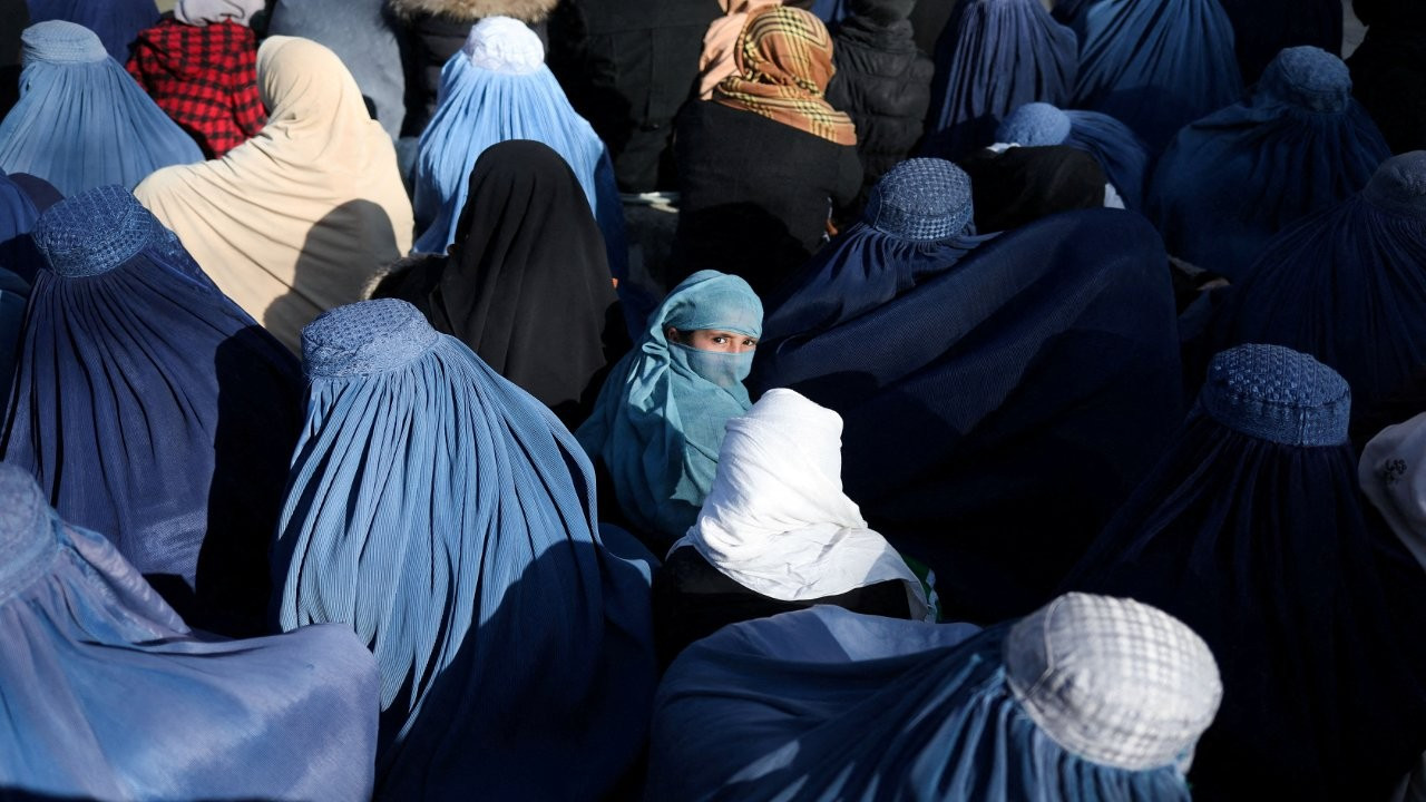 Afganistan'da kız öğrencilerin üniversiteye dönmesine koşullu izin